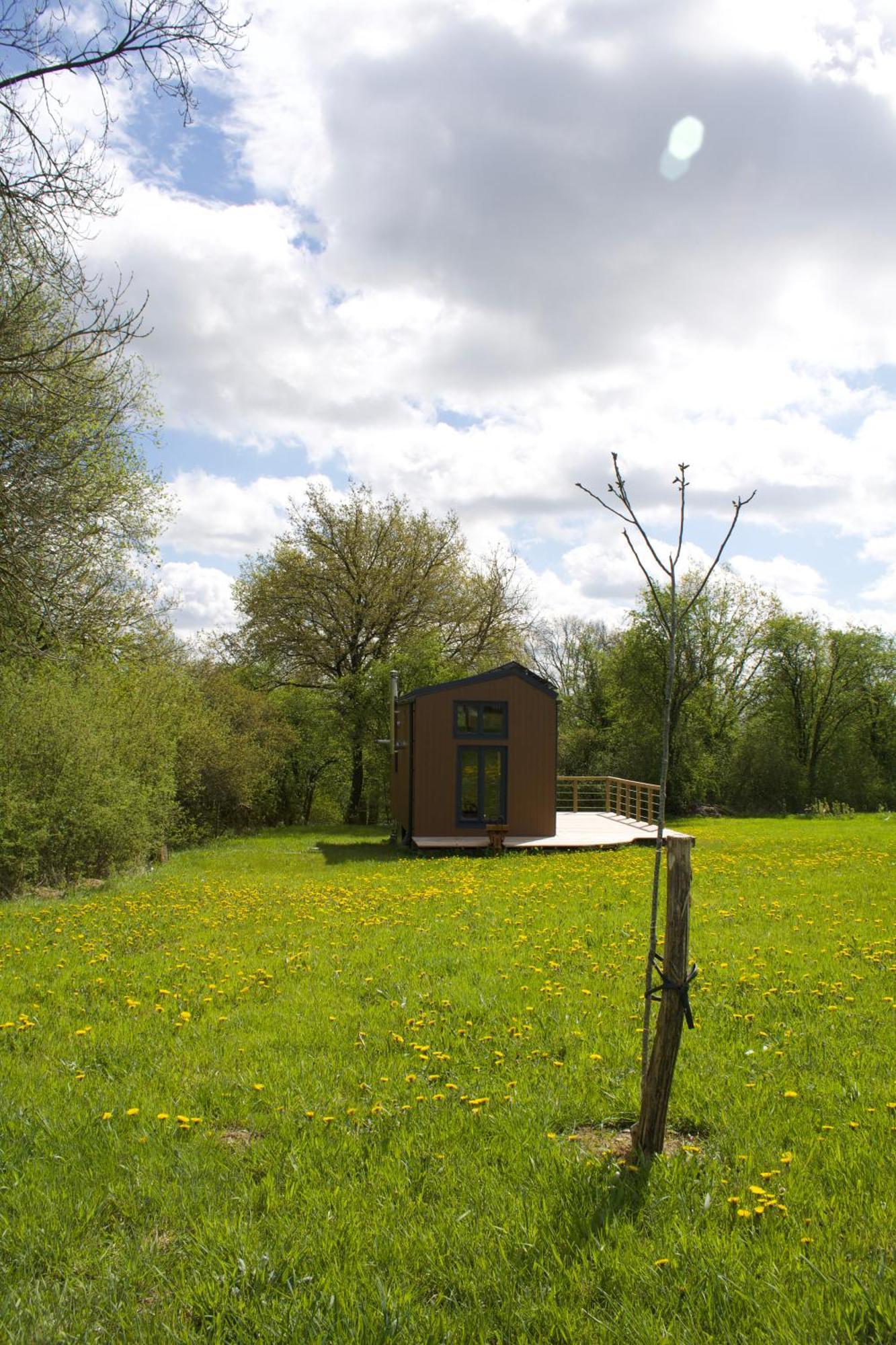 Tiny House Les Jours Heureux Sejour Nature Pres De Dinant Et Des Lacs De L Eau D Heure Villers-le-Gambon Luaran gambar